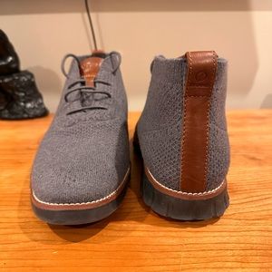 Gray sweater, Chukka boot